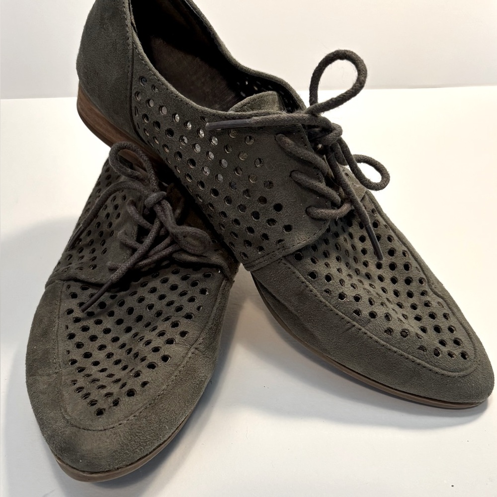 Women’s Dr. Scholls perforated pointy toe shoes 7.5